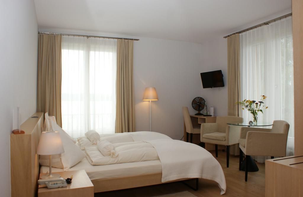 לה נובוויל Hotel Jean-Jacques Rousseau מראה חיצוני תמונה